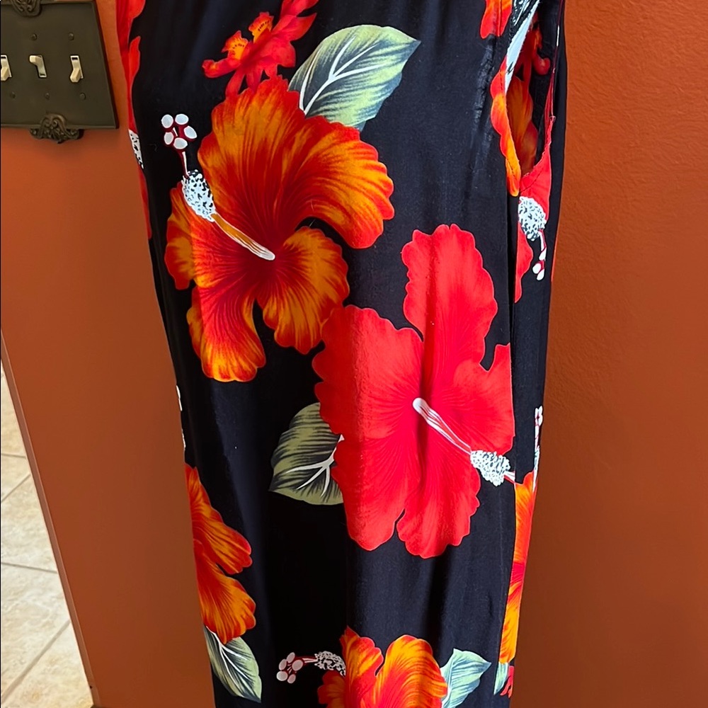 Floral Sleeveless Dress - Black and Red - Picture 2 of 6